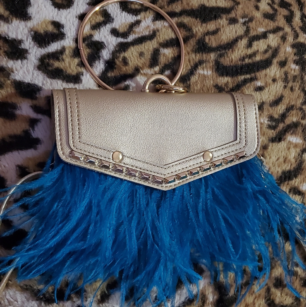Crossbody/clutch purse real ostriche feathers.